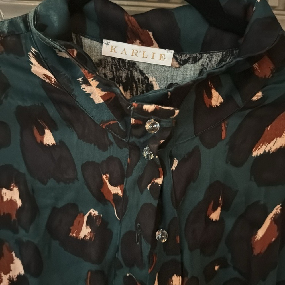 Karlie silky blouse, Large - Picture 2 of 11